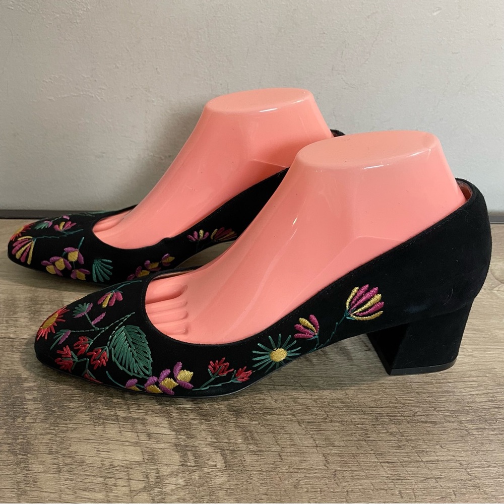 NEW! Women's RON WHITE Black Suede DOREEN Flower Embroidered BLOCK Heel PUMPS - Picture 3 of 8